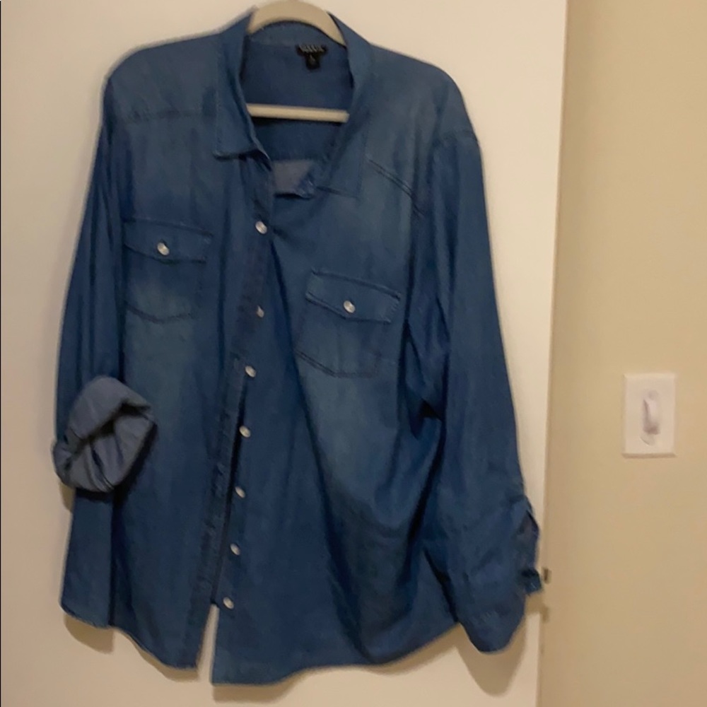 Torrid size 4 button down Collar denim shirt